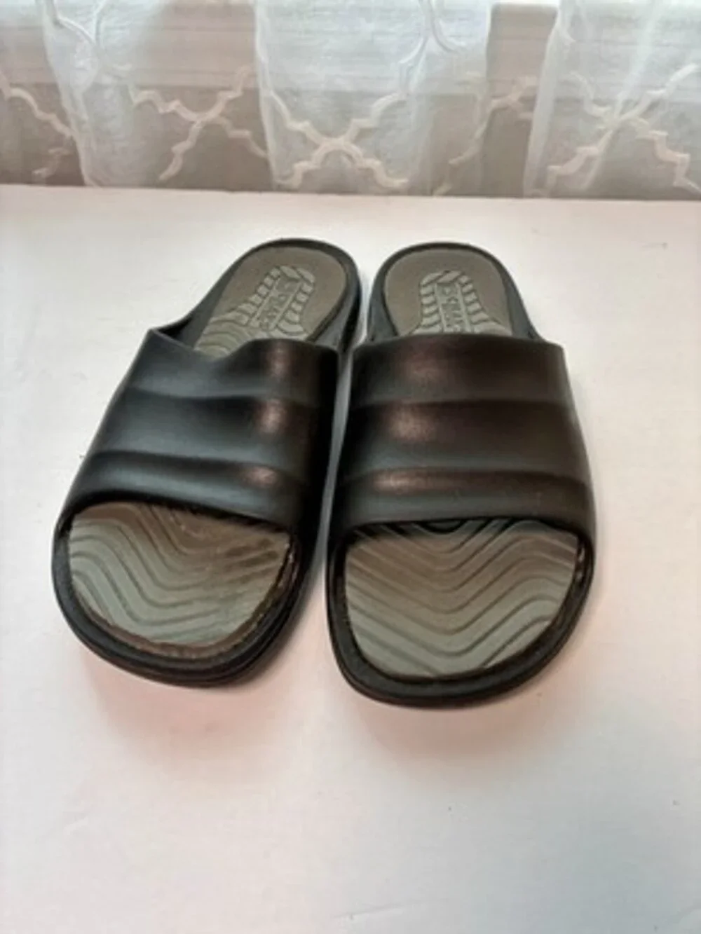 Roxoni Men's Athletic Slip-On Sandals Size 11 Black Excellent Condition